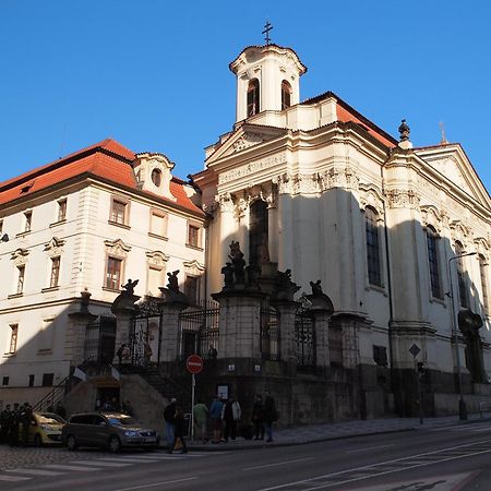 Apartments With Large Balcony, Parking Prag Exteriör bild