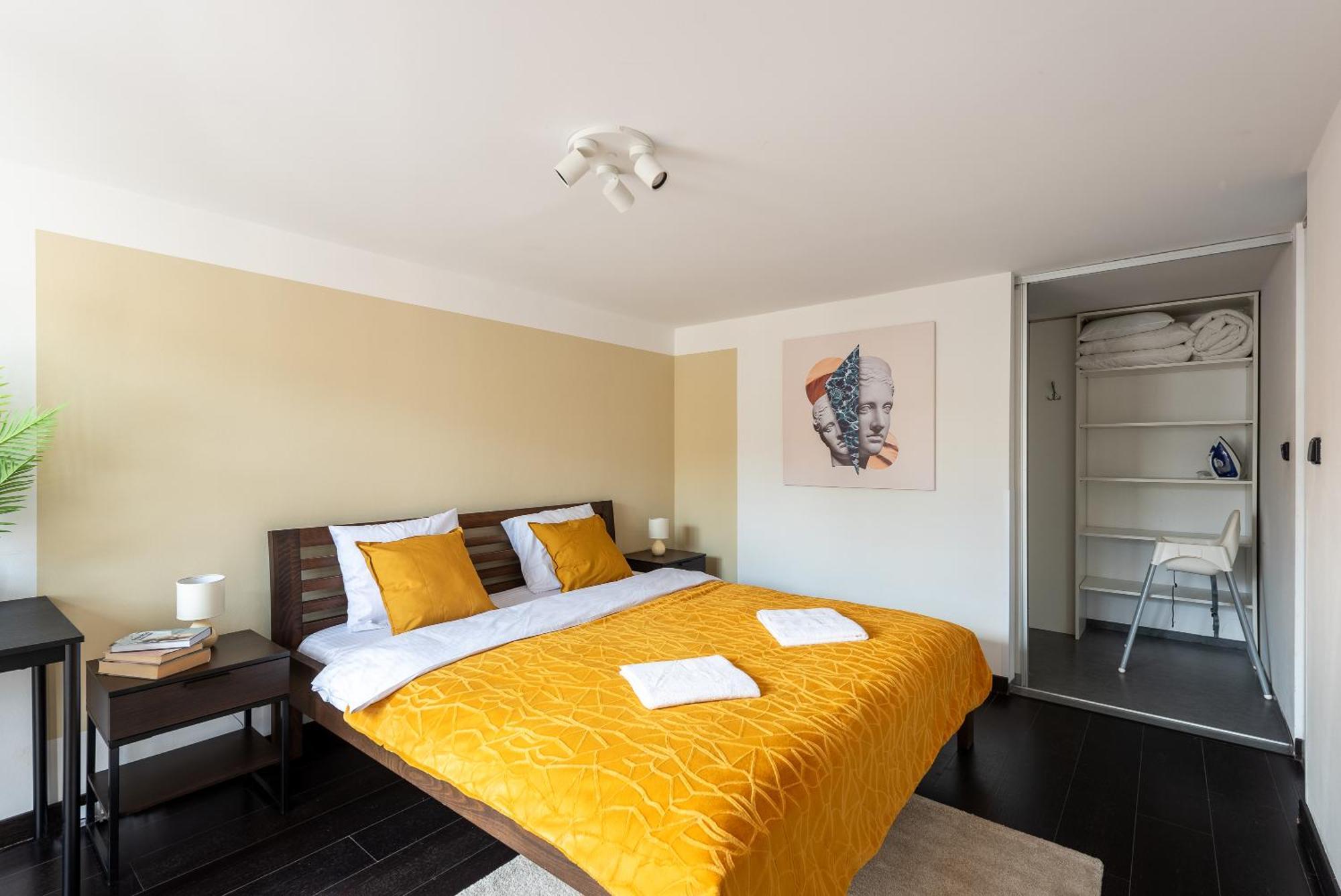 Apartments With Large Balcony, Parking Prag Exteriör bild