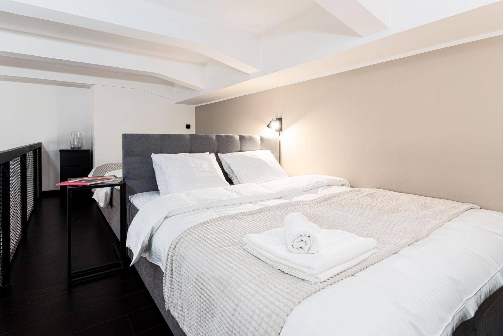 Apartments With Large Balcony, Parking Prag Exteriör bild