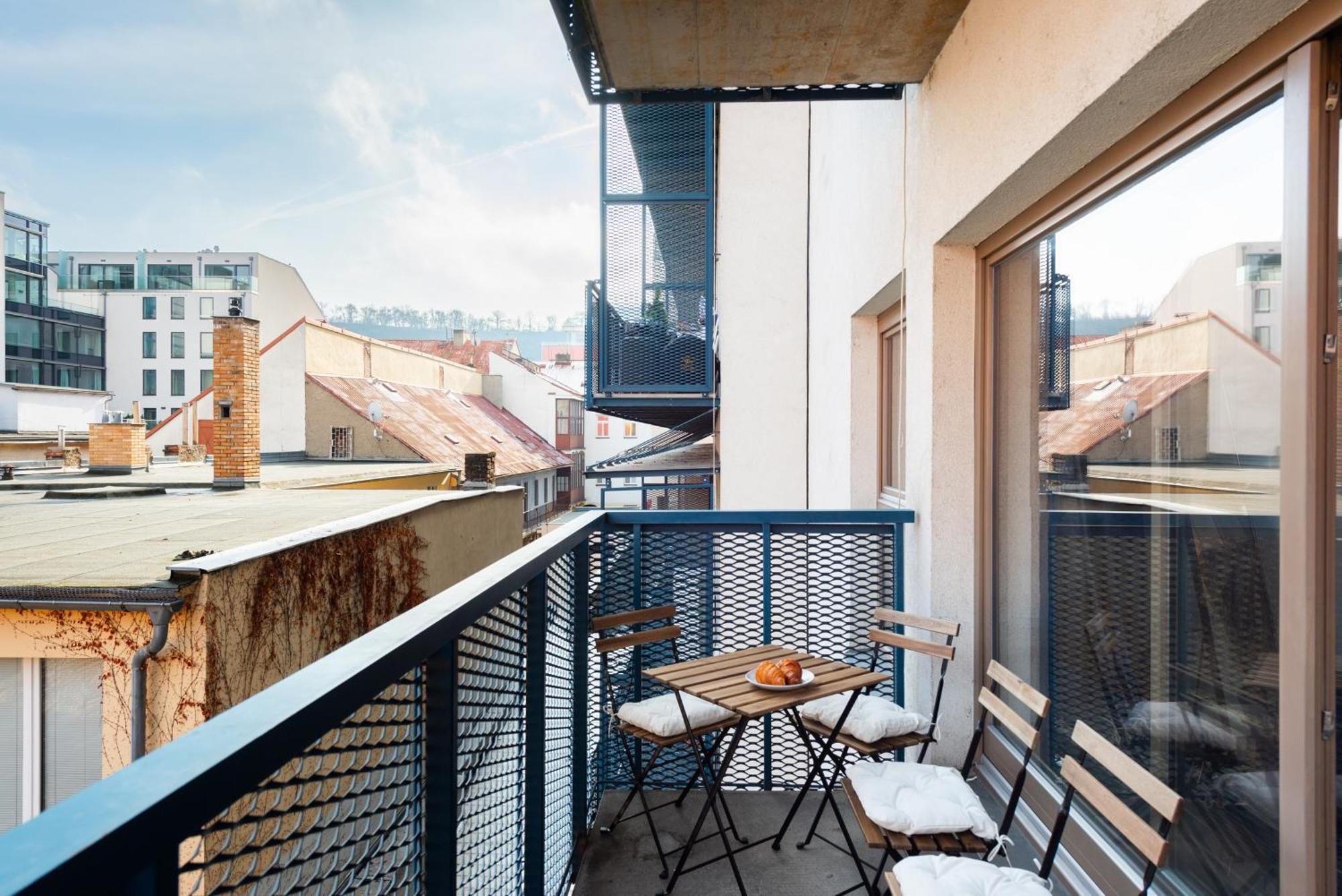 Apartments With Large Balcony, Parking Prag Exteriör bild