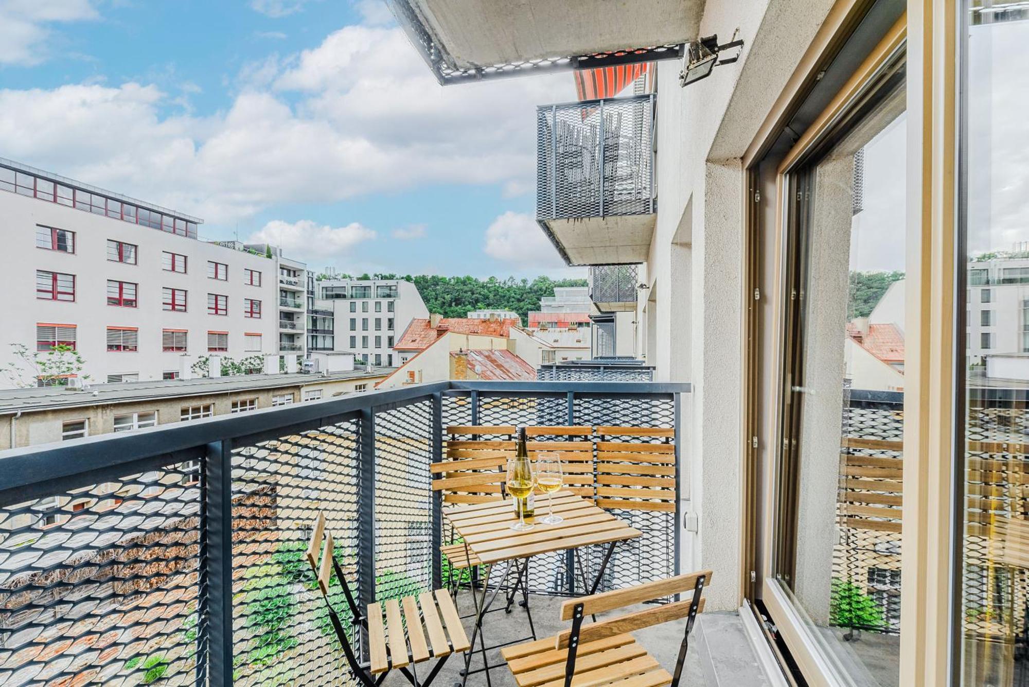 Apartments With Large Balcony, Parking Prag Exteriör bild